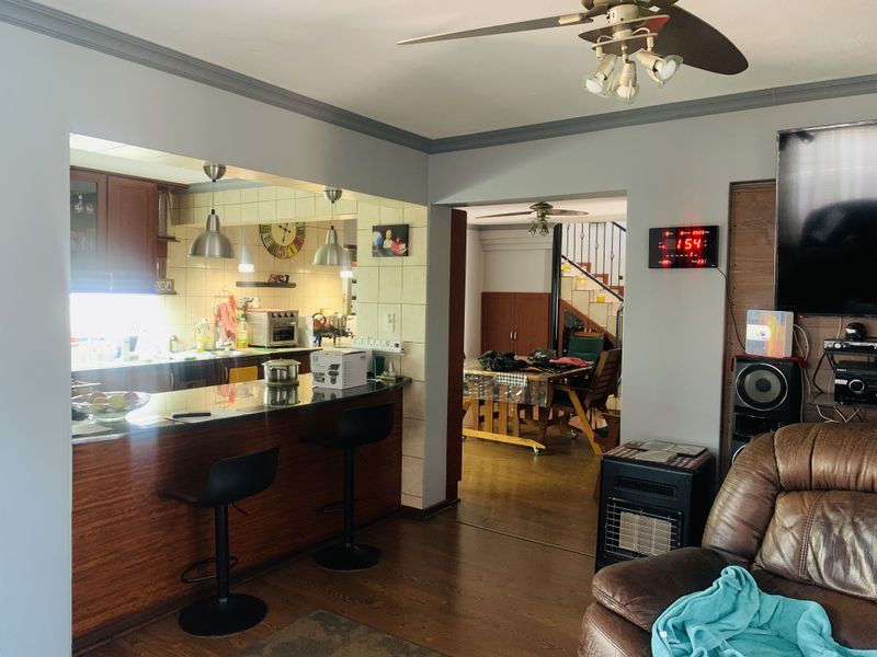 Exquisite Double-Storey 5 bedroom home in Aerorand. - Photo 7