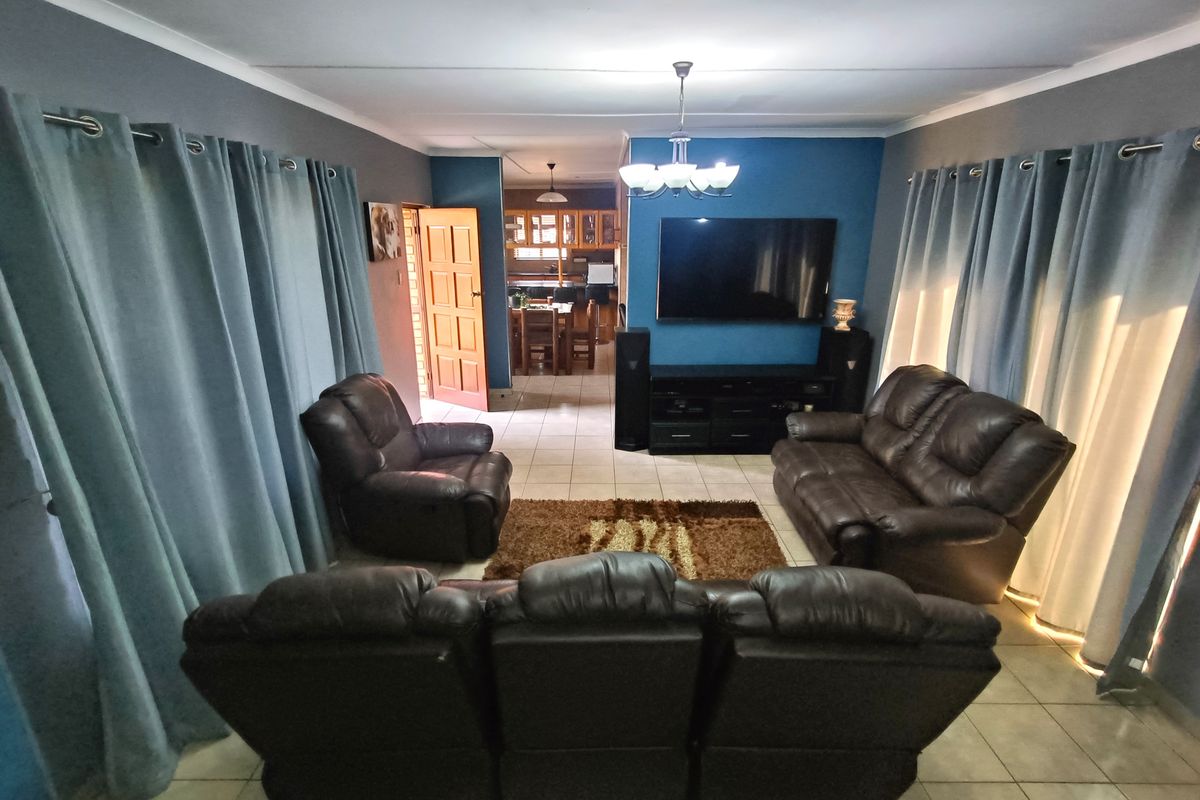 Modern Family Duet in Arboretum - Move-in Ready! - Photo 3