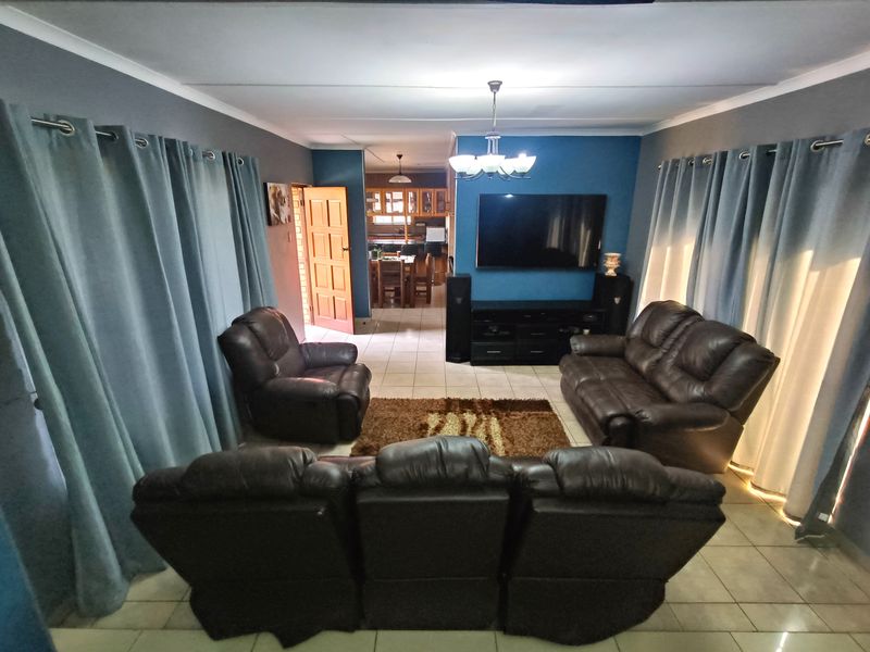 Modern Family Duet in Arboretum - Move-in Ready! - Photo 3