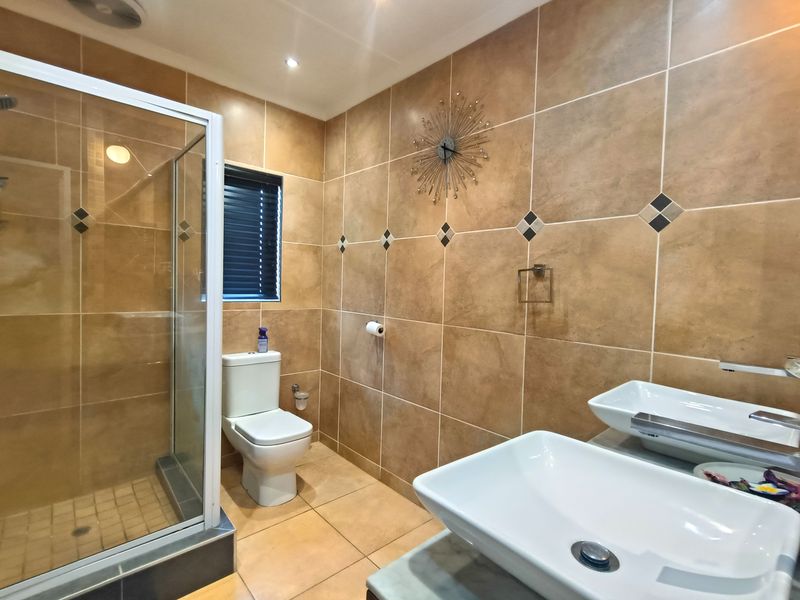 Modern Family Duet in Arboretum - Move-in Ready! - Photo 8