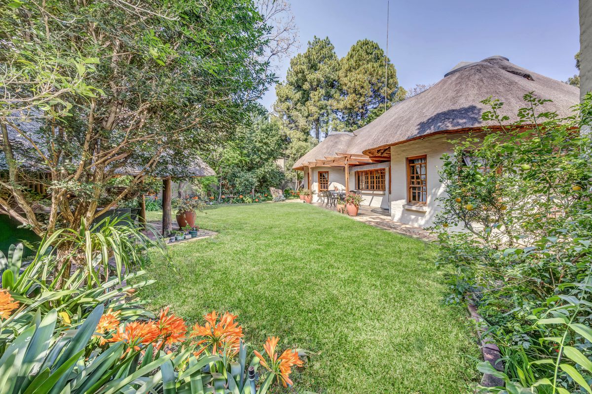 Serious seller! Versatile, thatch home with Income-Generating Flatlet in Prime Location - Photo 2