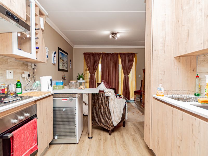 Clean, shining and bright and brand new!!! - Photo 6