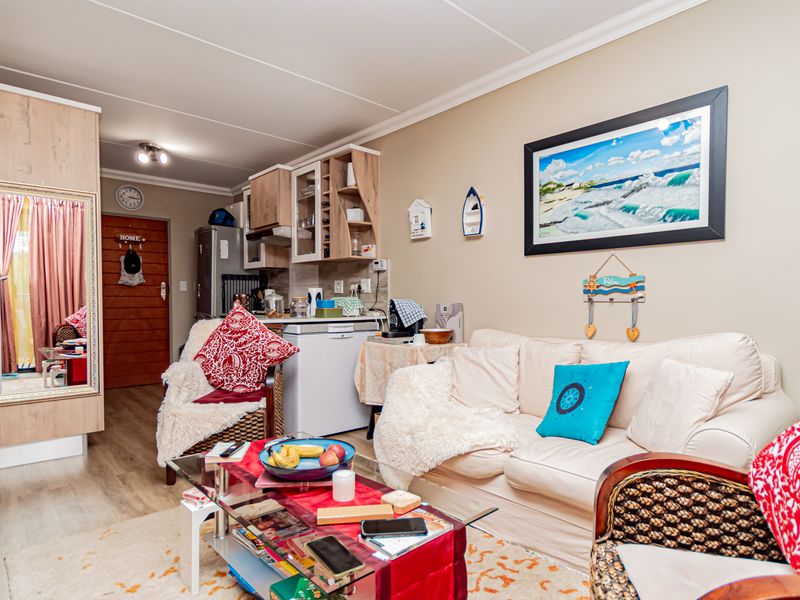 Clean, shining and bright and brand new!!! - Photo 10