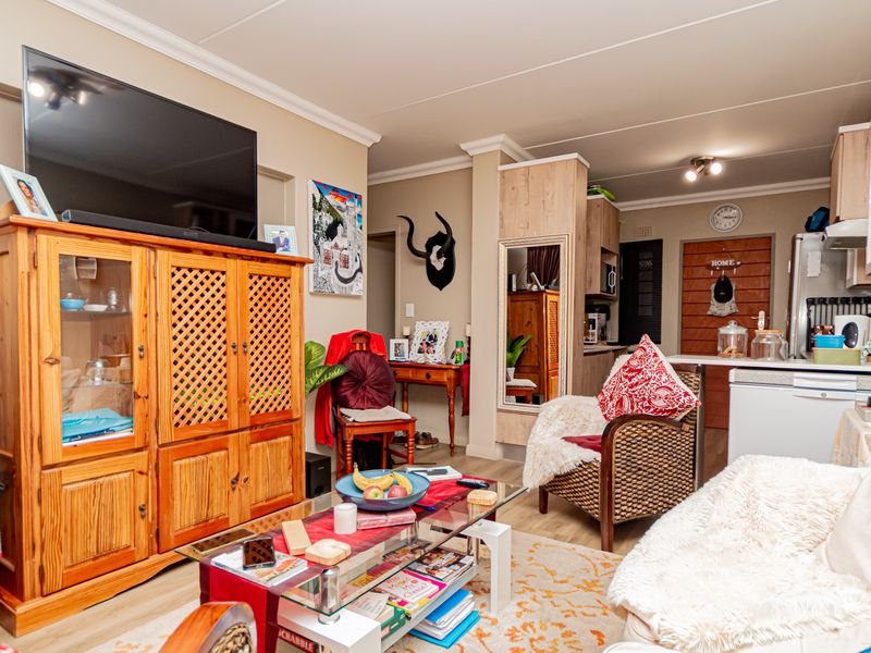 Clean, shining and bright and brand new!!! - Photo 9