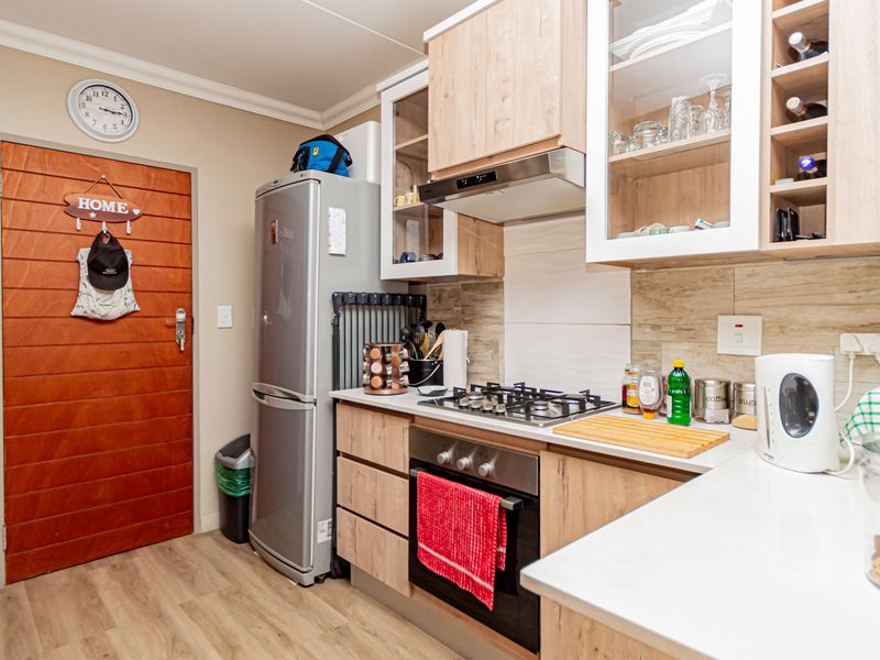 Clean, shining and bright and brand new!!! - Photo 7