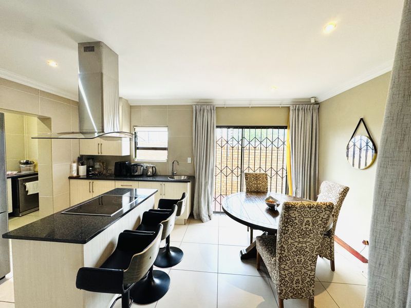 Modern Comfort Meets Family Living in Thatchfield Hills Estate - Photo 8