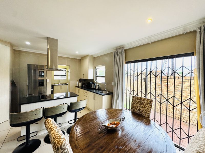 Modern Comfort Meets Family Living in Thatchfield Hills Estate - Photo 9