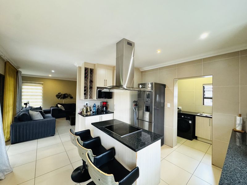 Modern Comfort Meets Family Living in Thatchfield Hills Estate - Photo 6