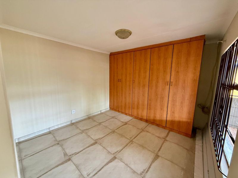 Modern 3-Bedroom Family Home in The Orchards, Pretoria - Photo 6