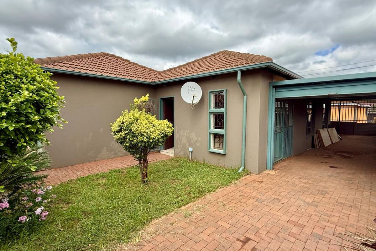 Modern 3-Bedroom Family Home in The Orchards, Pretoria - Photo 2