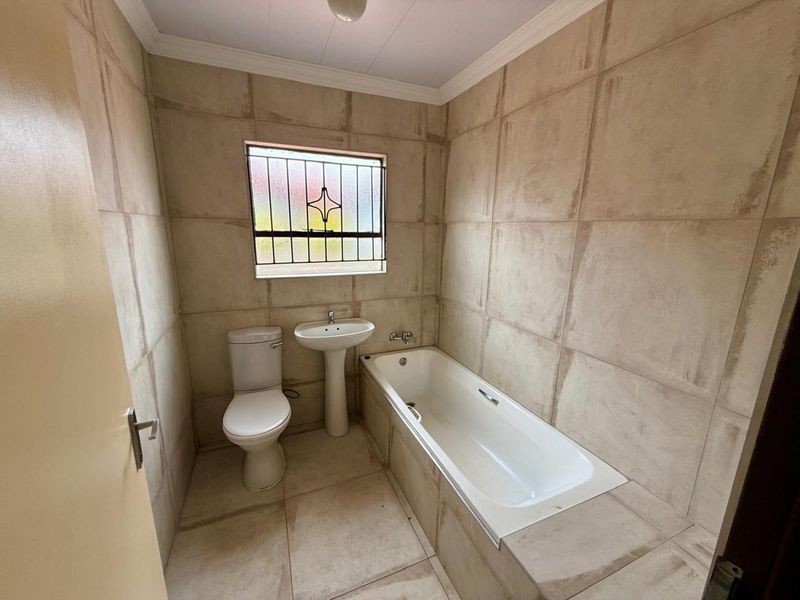 Modern 3-Bedroom Family Home in The Orchards, Pretoria - Photo 10