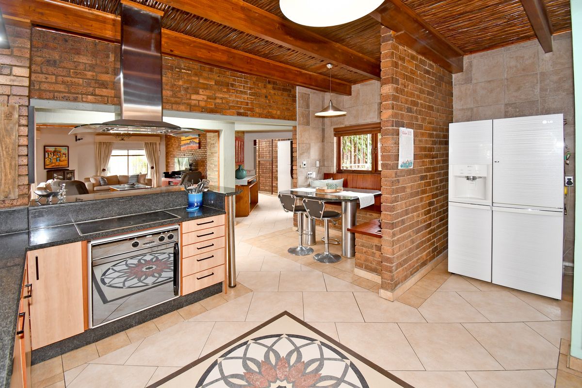 A remarkable large property that offers everything you could wish for. Farmall/Chartwell - Photo 5