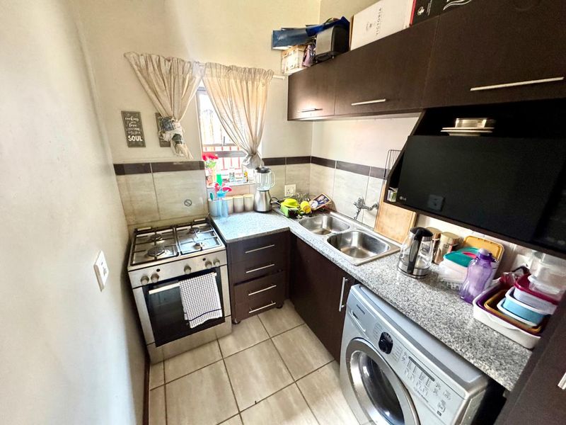 Move-In Ready Two-Bedroom Home with Contemporary Appeal - Photo 7