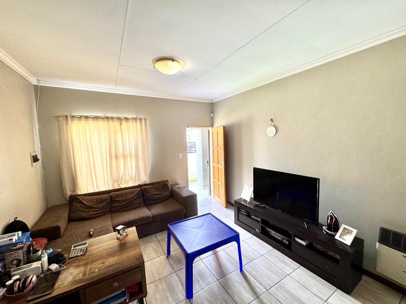 Move-In Ready Two-Bedroom Home with Contemporary Appeal - Photo 6