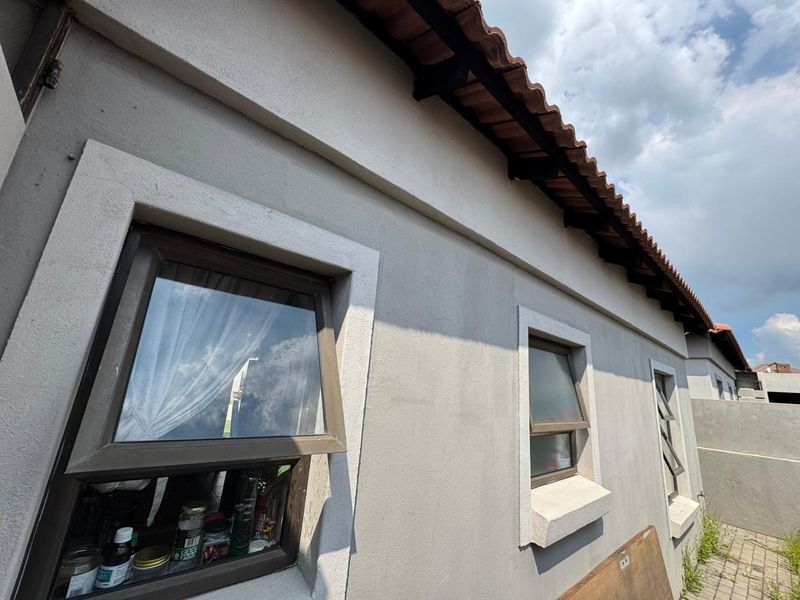 Move-In Ready Two-Bedroom Home with Contemporary Appeal - Photo 4