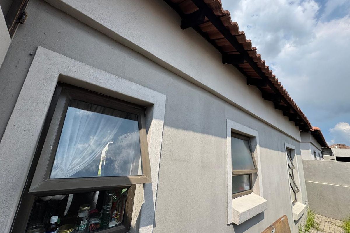 Move-In Ready Two-Bedroom Home with Contemporary Appeal - Photo 4