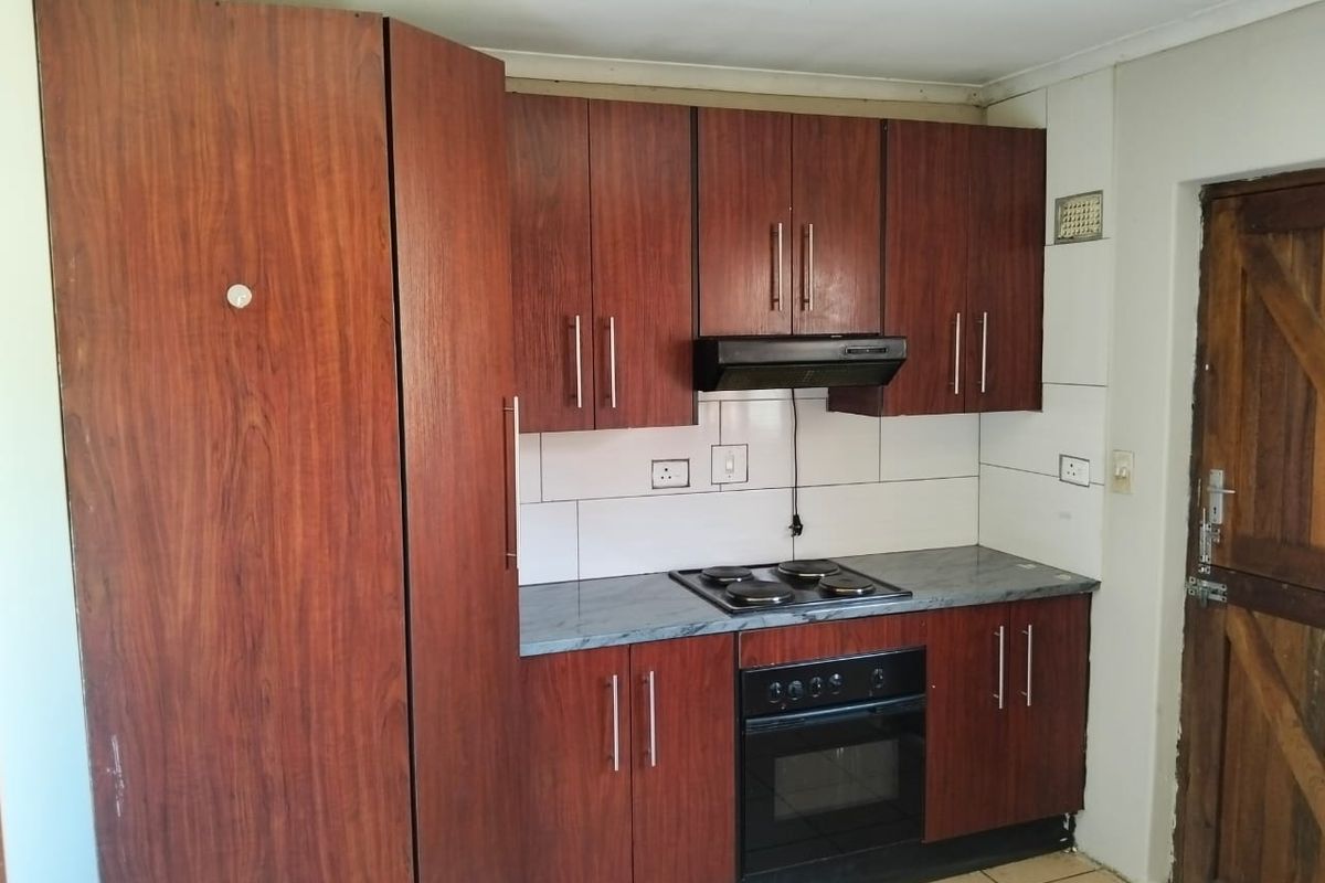 Five Bedroom House to rnt at Phase Mthatha - Photo 4