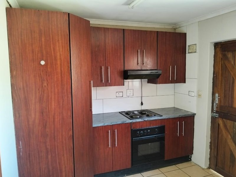 Five Bedroom House to rnt at Phase Mthatha - Photo 4