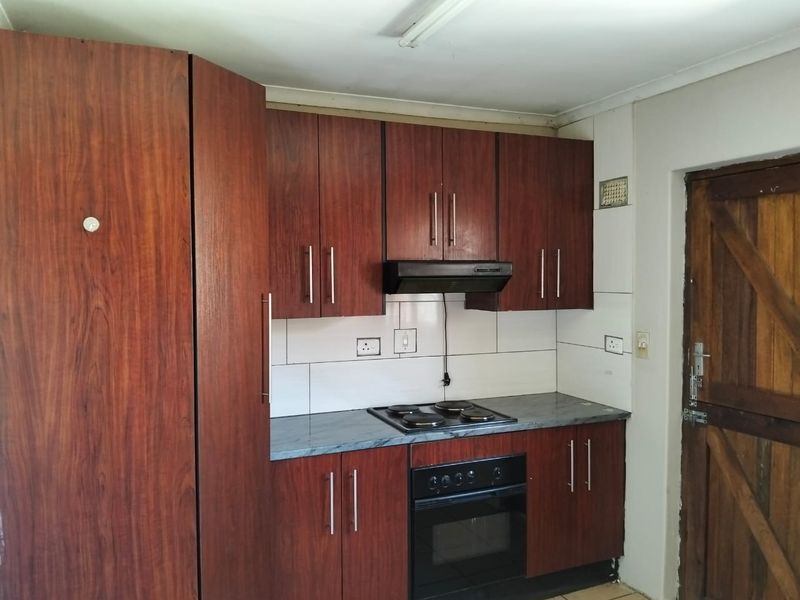 Five Bedroom House to rnt at Phase Mthatha - Photo 5