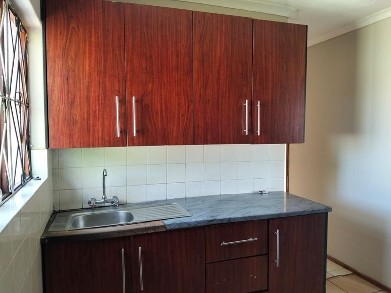 Five Bedroom House to rnt at Phase Mthatha - Photo 7