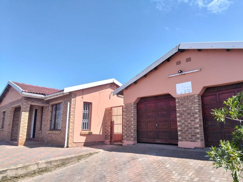 Five Bedroom House to rnt at Phase Mthatha - Photo 2