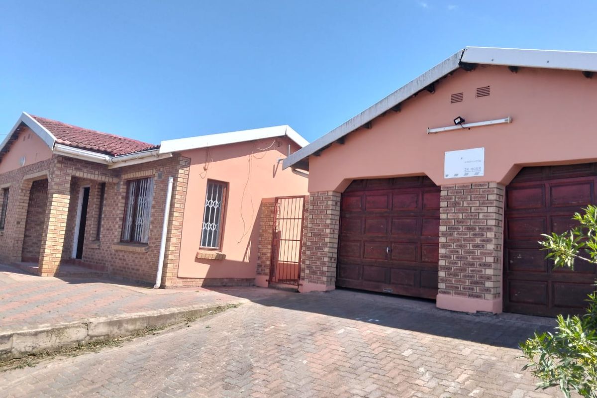 Five Bedroom House to rnt at Phase Mthatha - Photo 3