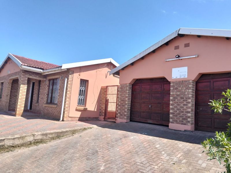 Five Bedroom House to rnt at Phase Mthatha - Photo 3