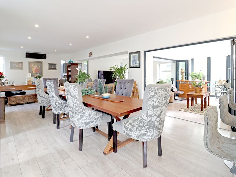 Move in and unpack in this beautifully renovated home! - Photo 8