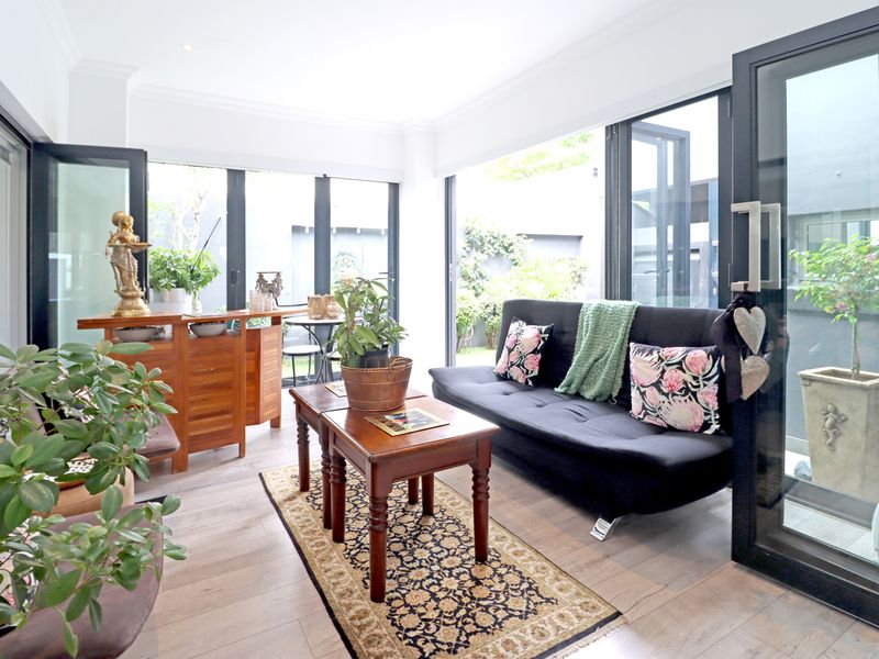 Move in and unpack in this beautifully renovated home! - Photo 10