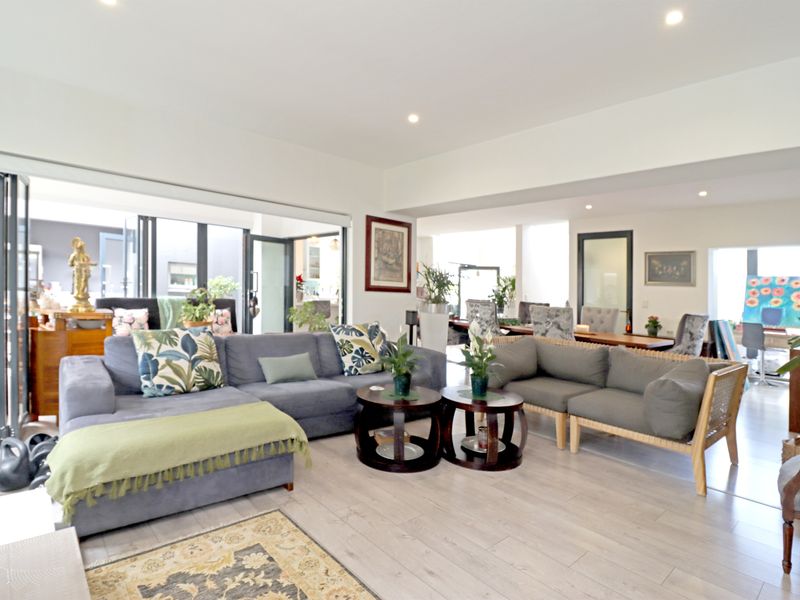 Move in and unpack in this beautifully renovated home! - Photo 4