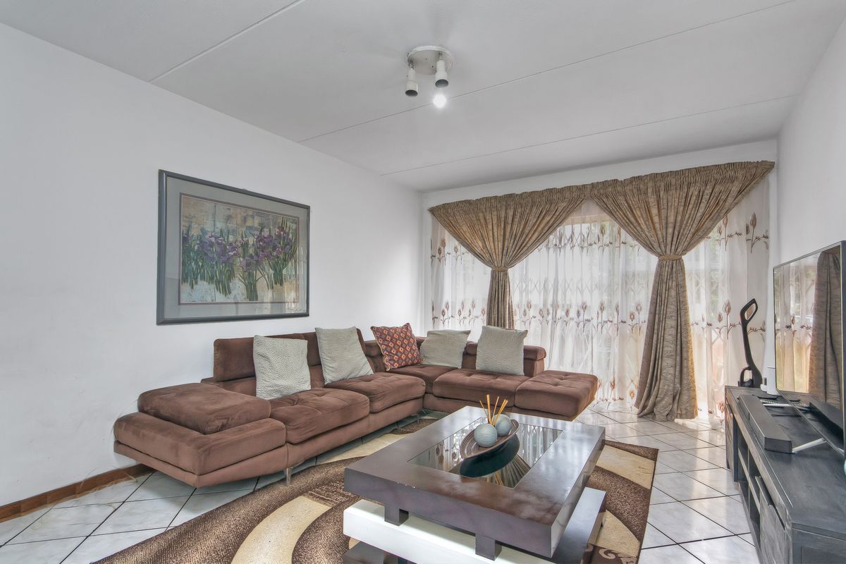 Stunning Ground Floor 2 Bedroom Apartment! - Photo 2