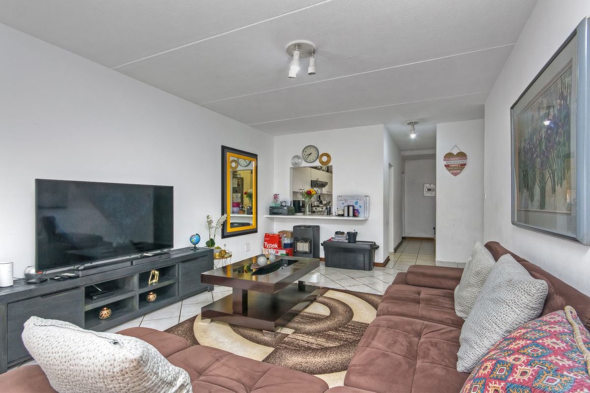 Stunning Ground Floor 2 Bedroom Apartment! - Photo 5