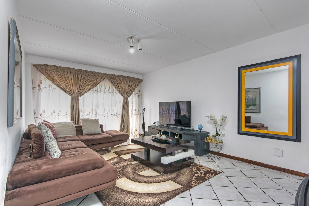 Stunning Ground Floor 2 Bedroom Apartment! - Photo 3
