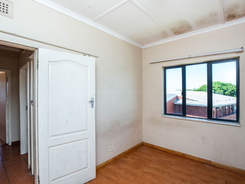 2 Bedroom Apartment in Moningside - Photo 2