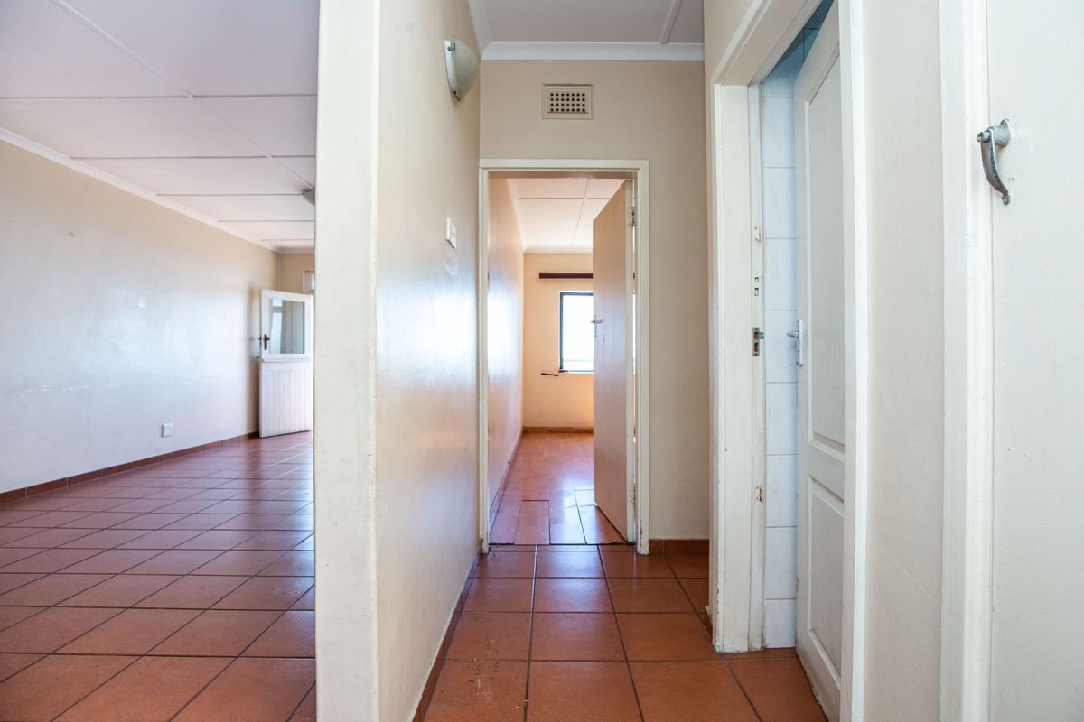 2 Bedroom Apartment in Moningside - Photo 4