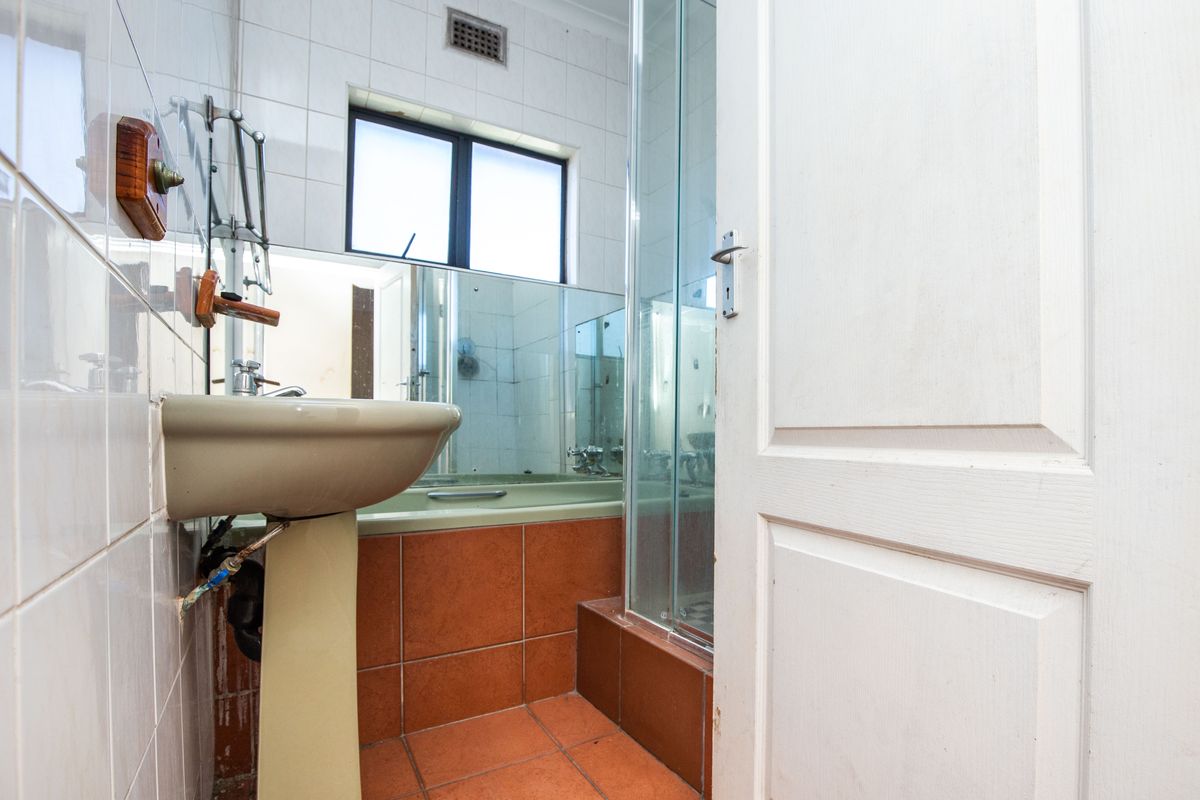 2 Bedroom Apartment in Moningside - Photo 5