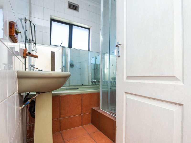 2 Bedroom Apartment in Moningside - Photo 5