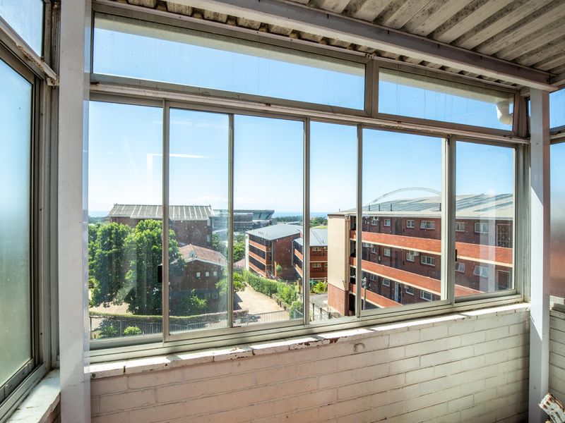 2 Bedroom Apartment in Moningside - Photo 10