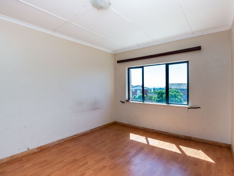 2 Bedroom Apartment in Moningside - Photo 7