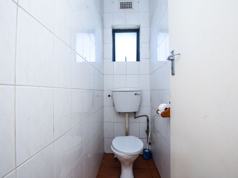 2 Bedroom Apartment in Moningside - Photo 6