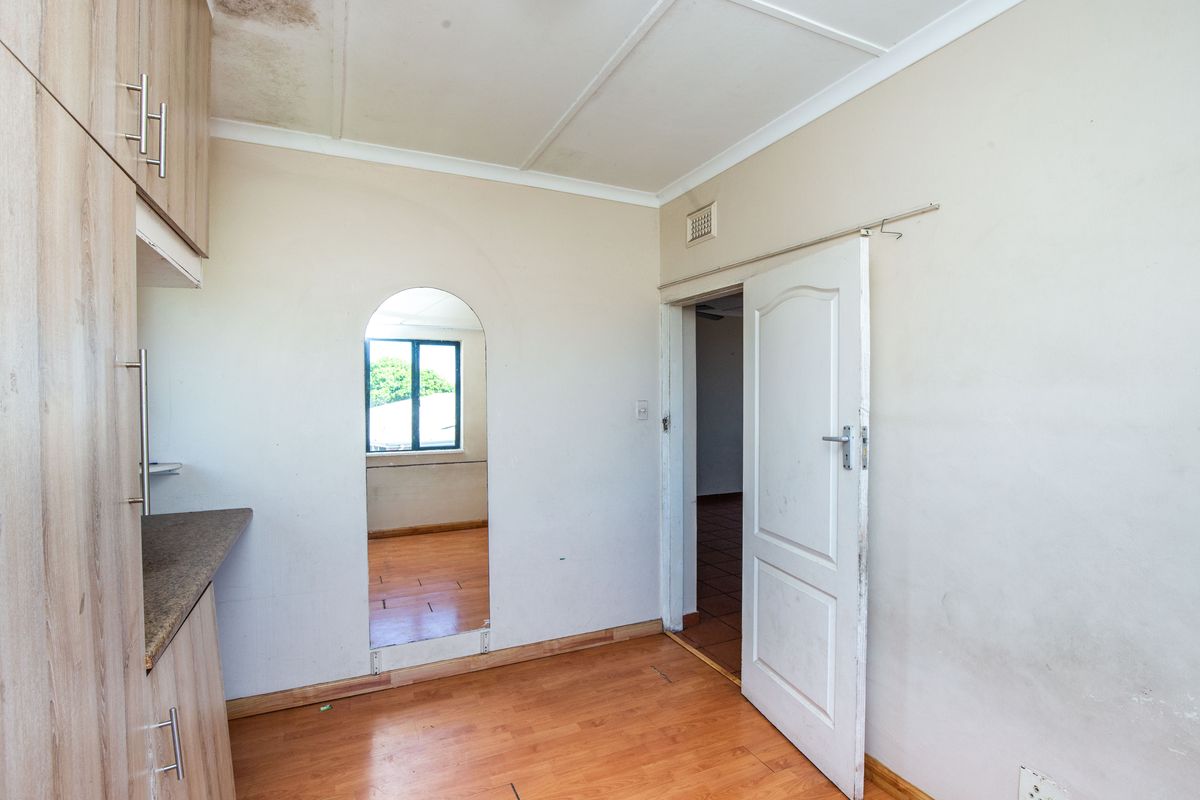 2 Bedroom Apartment in Moningside - Photo 3