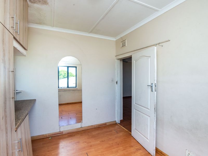 2 Bedroom Apartment in Moningside - Photo 3