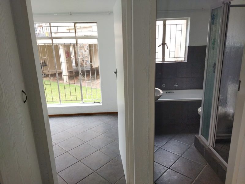 2 Berom Aparment / Flat for Sale in Bailey Park Potchefstoom. - Photo 9