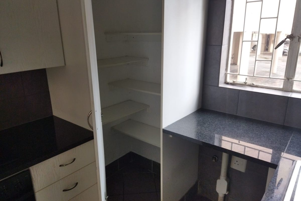 2 Berom Aparment / Flat for Sale in Bailey Park Potchefstoom. - Photo 5