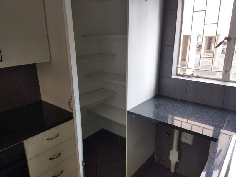 2 Berom Aparment / Flat for Sale in Bailey Park Potchefstoom. - Photo 5