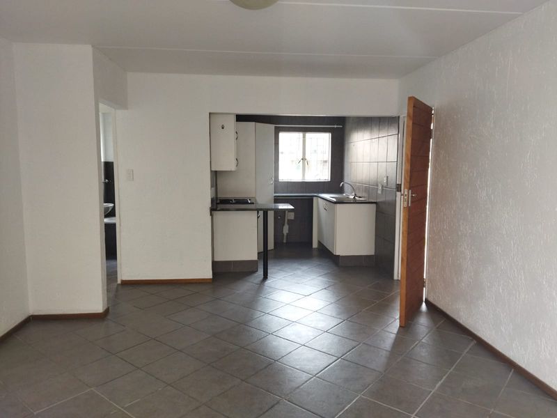 2 Berom Aparment / Flat for Sale in Bailey Park Potchefstoom. - Photo 3