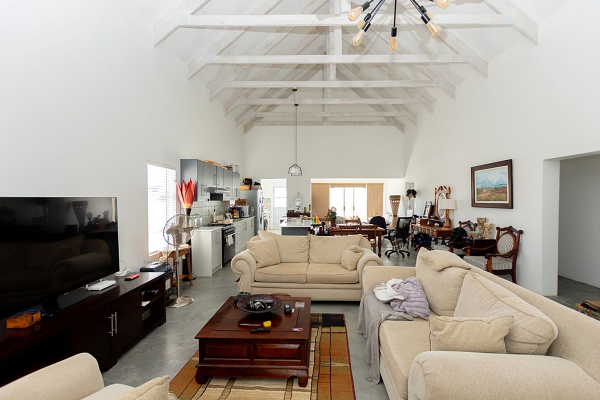 Charming 3-Bedroom Home in the Heart of Lampiesbaai, St Helena Bay - Photo 4