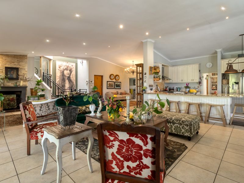 Heartfelt Living in La Concorde! - Photo 2