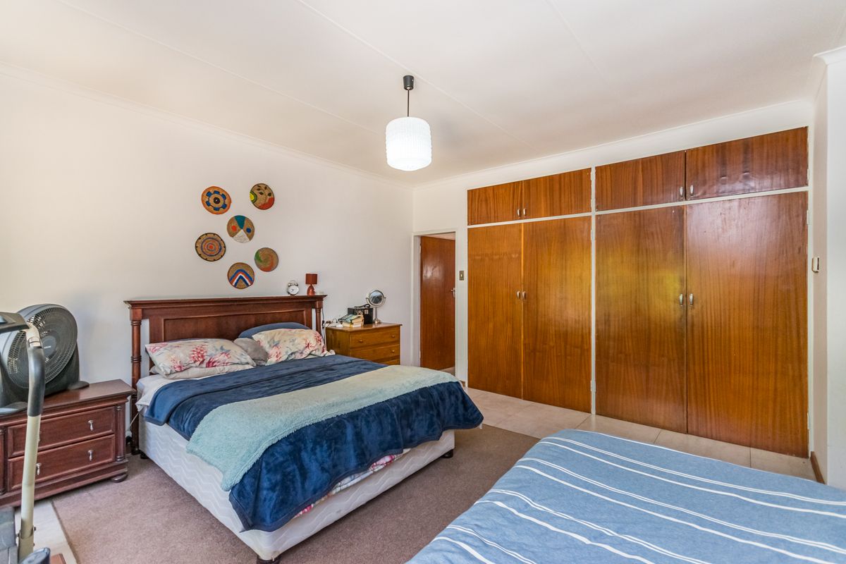 3 Bedroom home with Flat for sale in Lyttelton - Photo 2