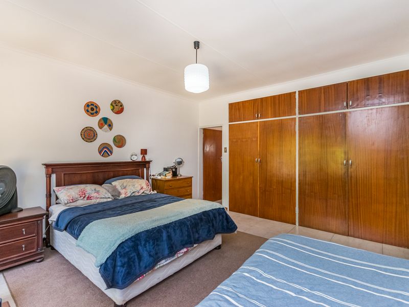 3 Bedroom home with Flat for sale in Lyttelton - Photo 2